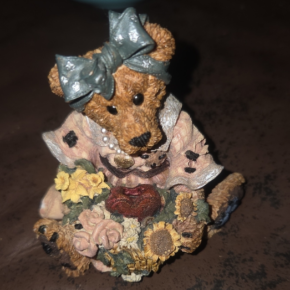 Boyd's Bears. "Justina" The Message Bearer